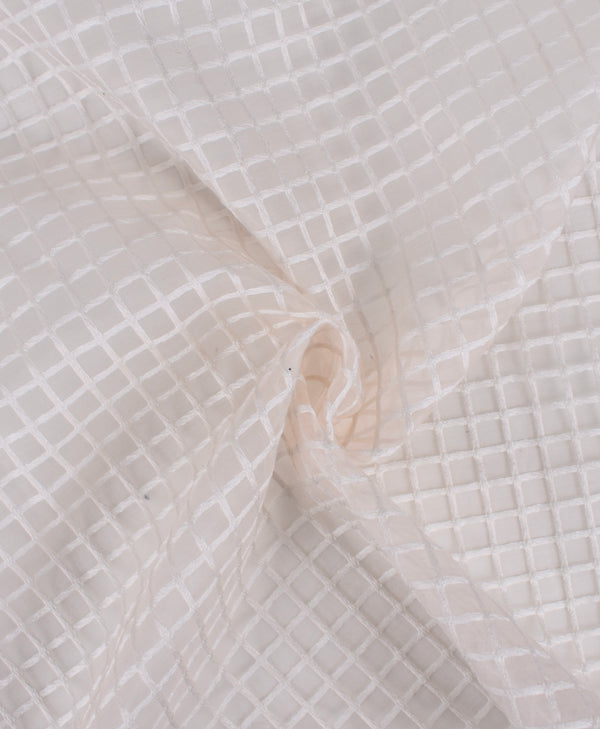 <translated_title>
Organza en soie 100% à grille <translated_title>
Organza en soie 100% à grille