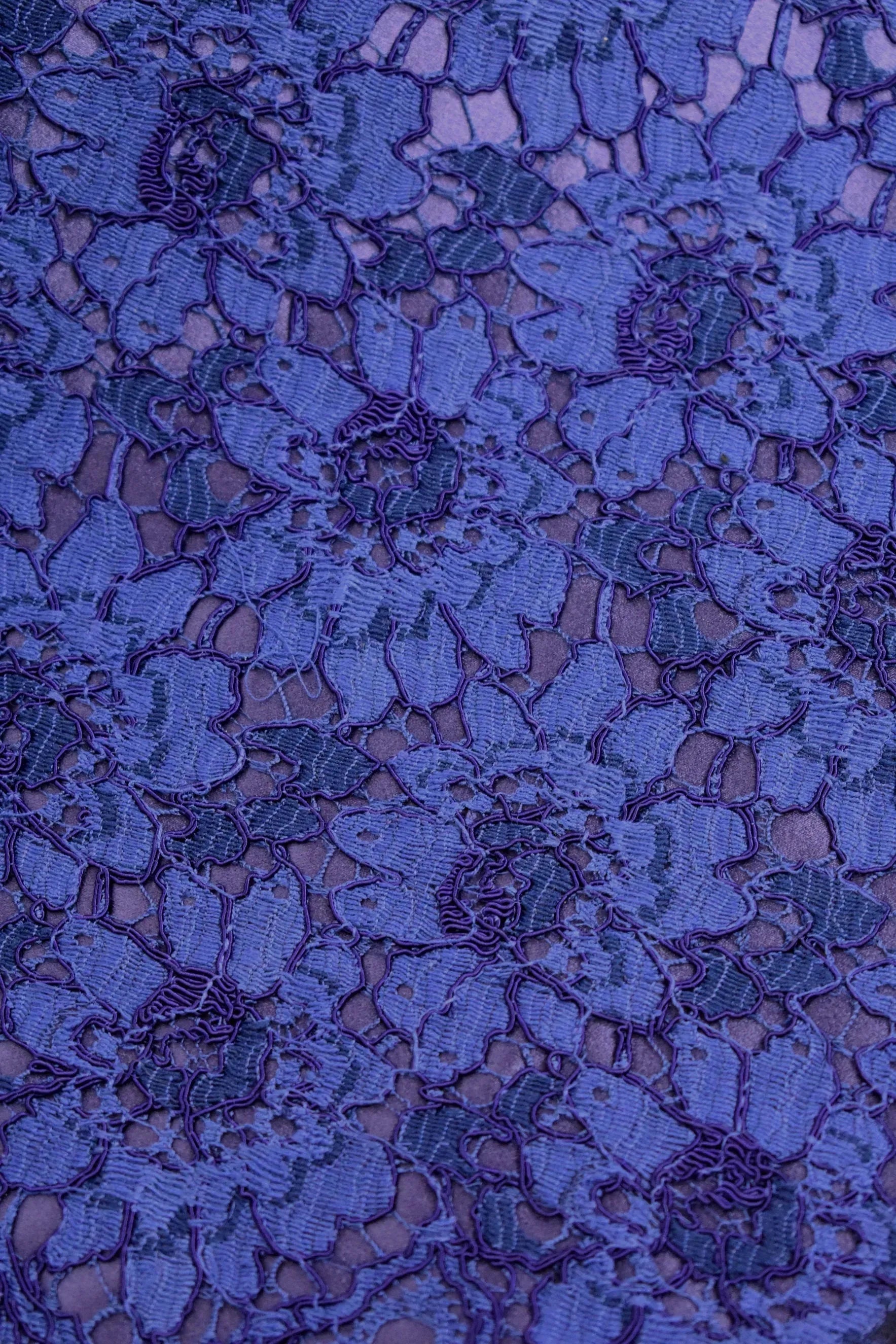 Tessuti in Pizzo: Eleganza, Versatilità e Stile per Ogni Creazione