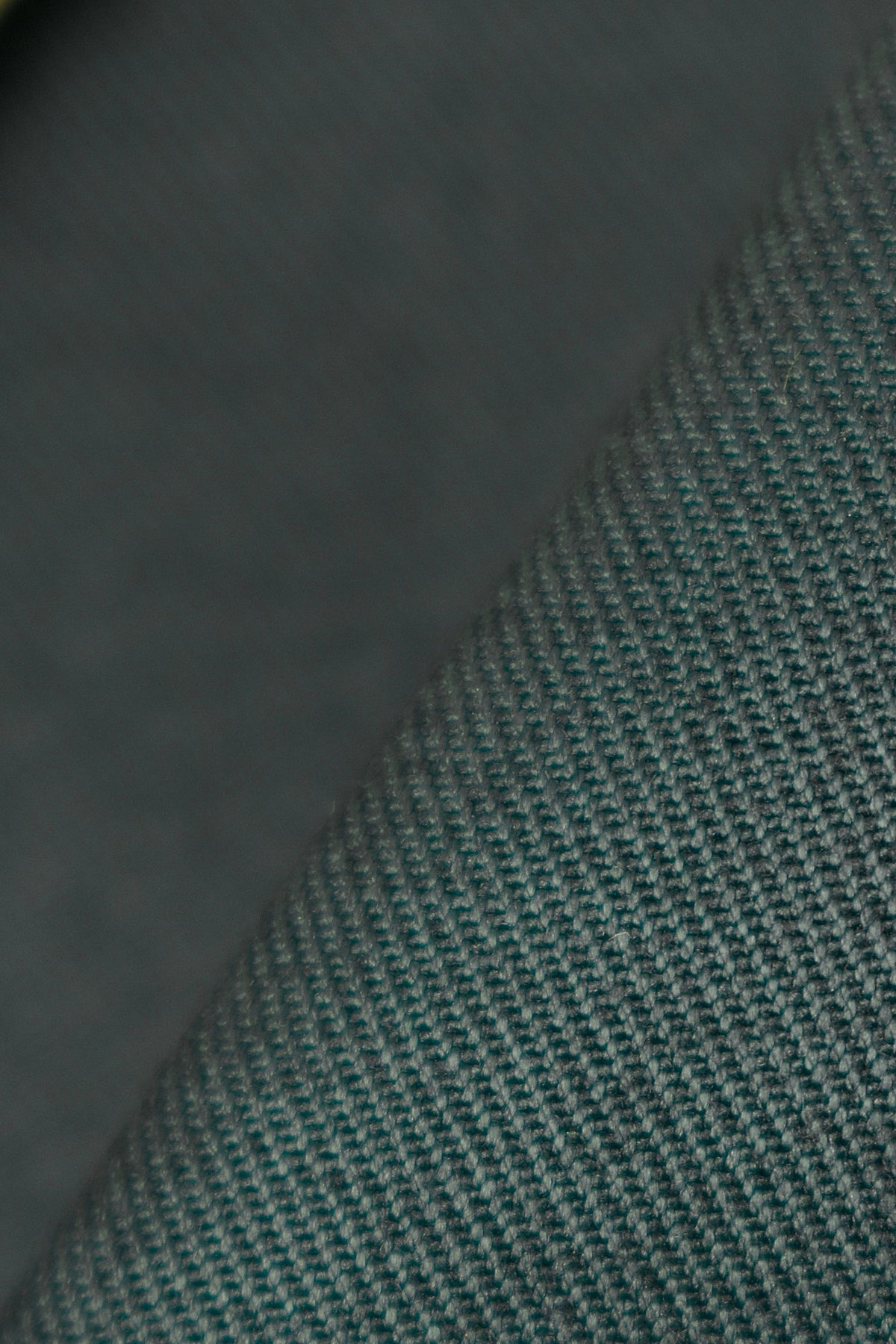 Tessuti per pantaloni: gabardine di cotone blu notte