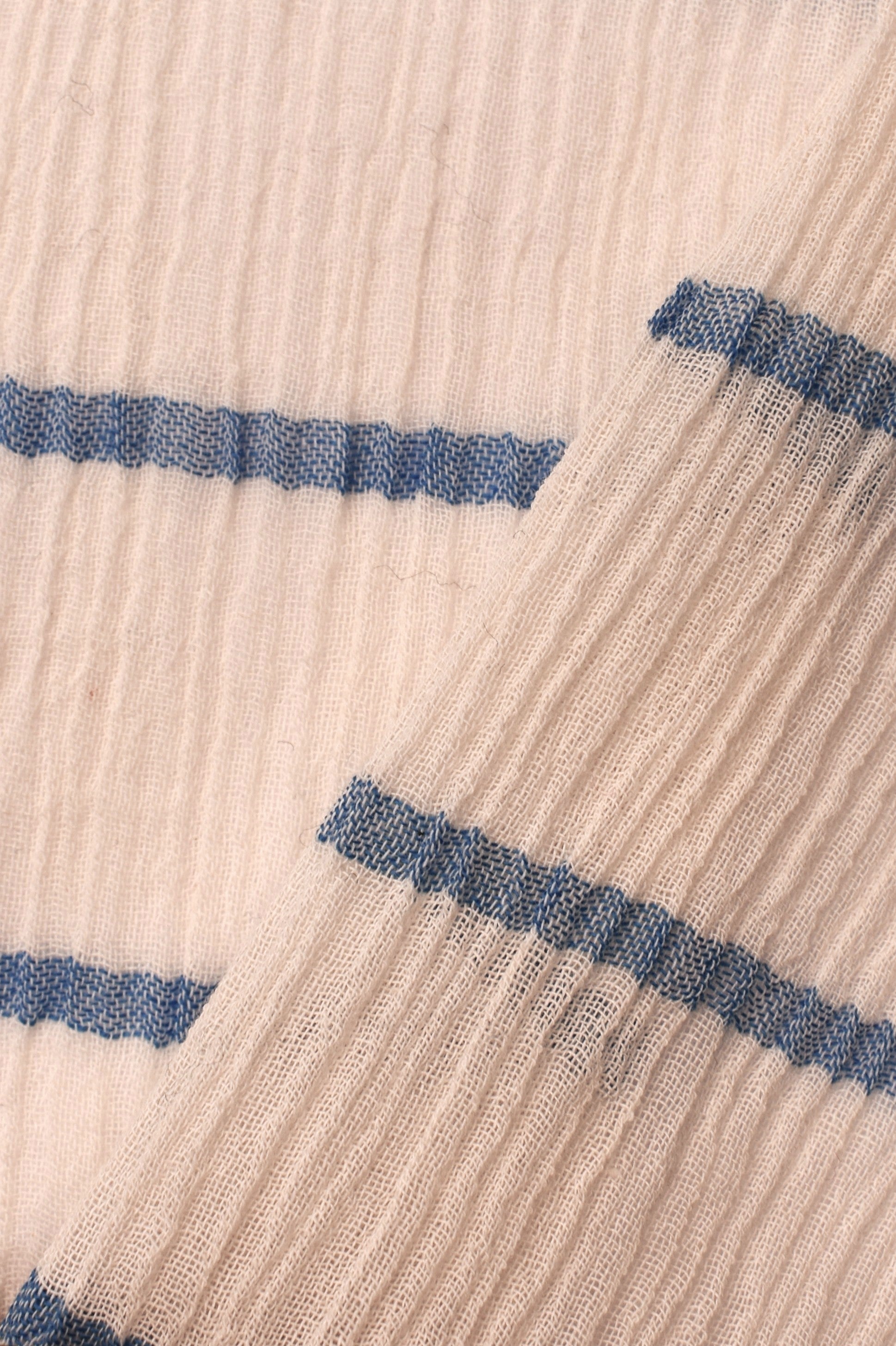 Crinkled 100% cotton striped fabric