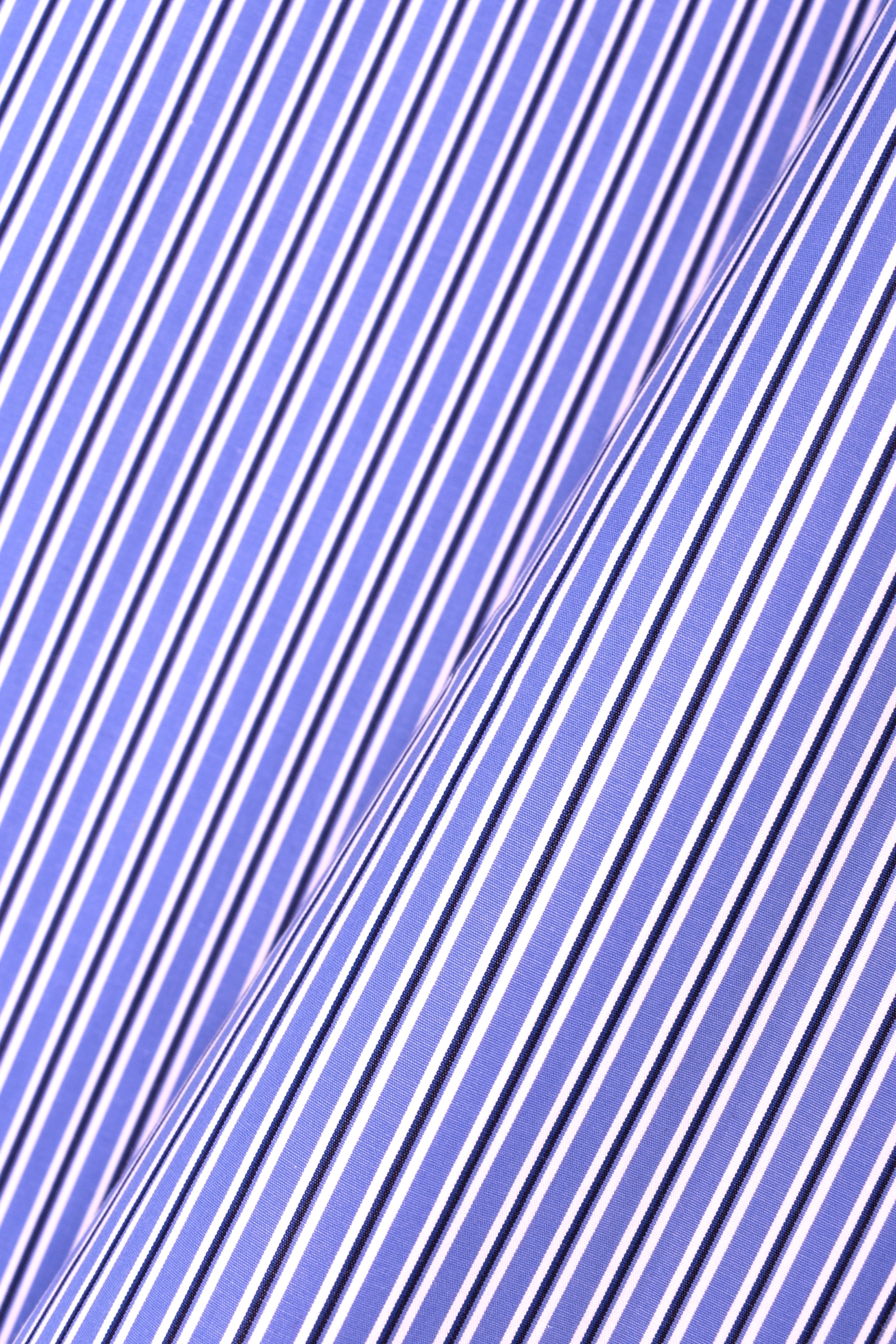 <translated_title>
    Gestreifter Popeline aus 100% Baumwolle