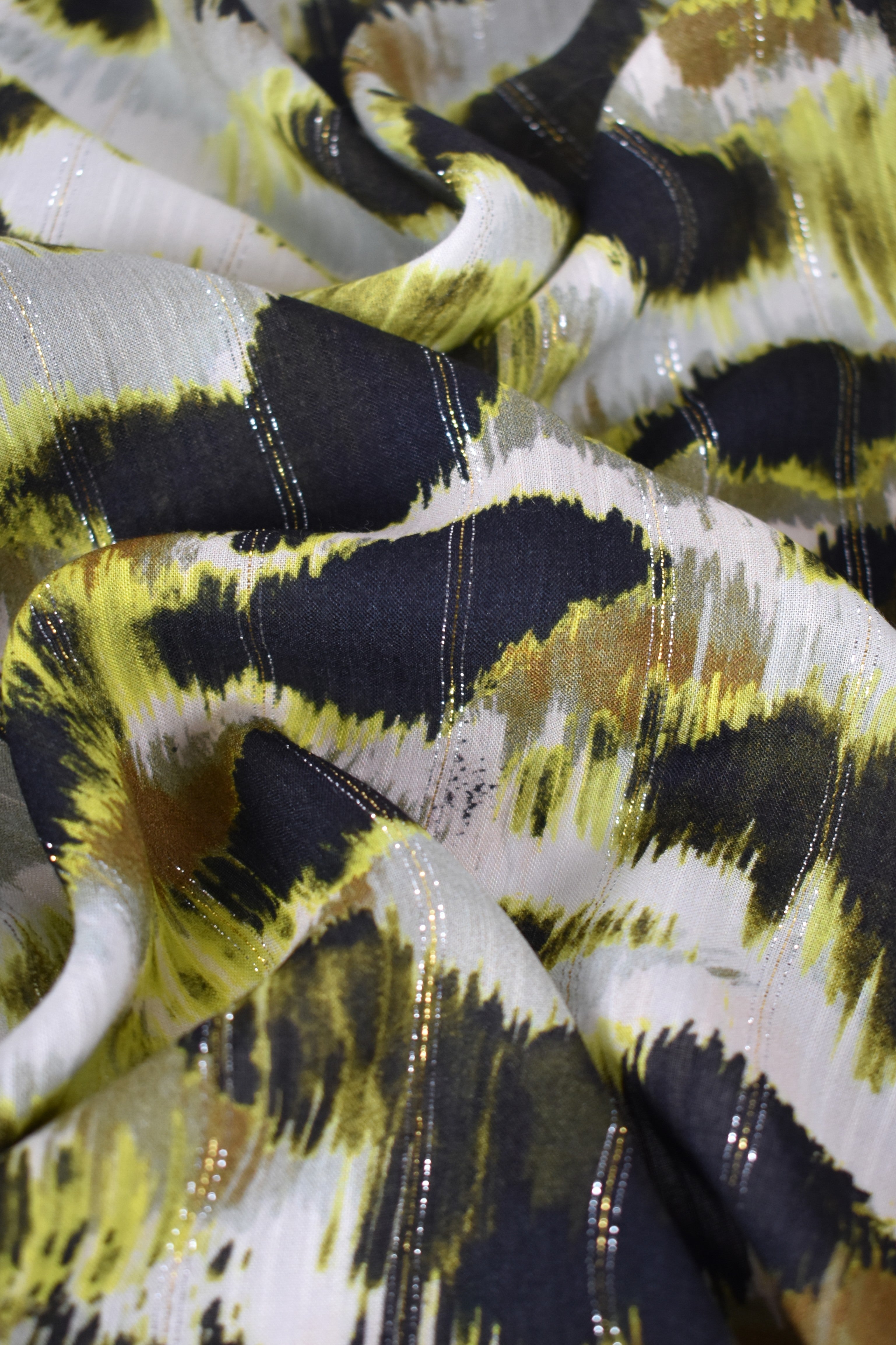 Chiffon in viscosa fantasia astratta