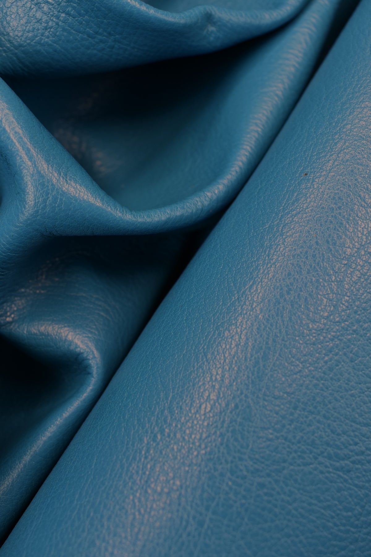 Vitellino bottalato grana naturale 1,1 mm, Bluette, Liscia