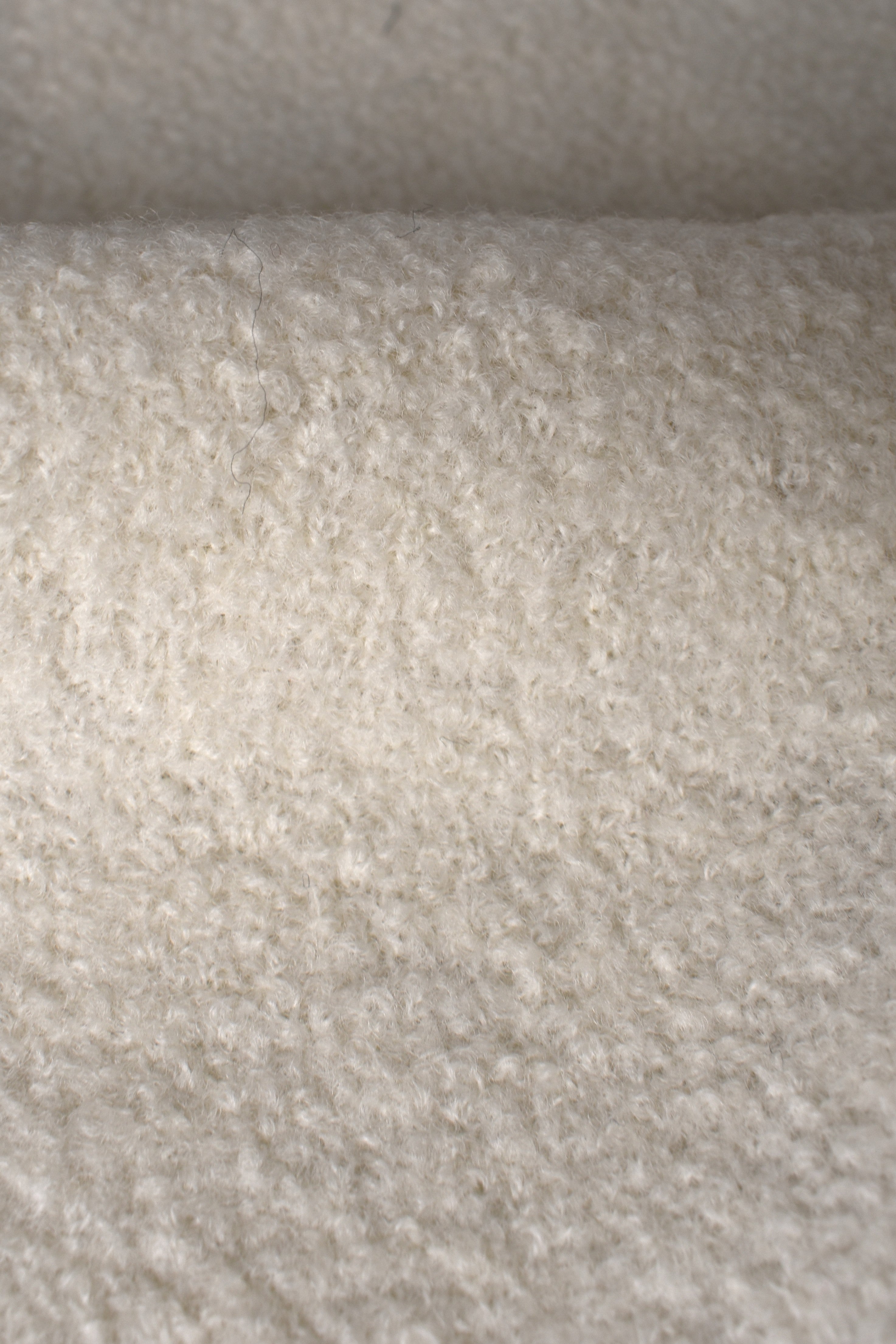 ```html
Panno bouclè in reiner Schurwolle für Mantel