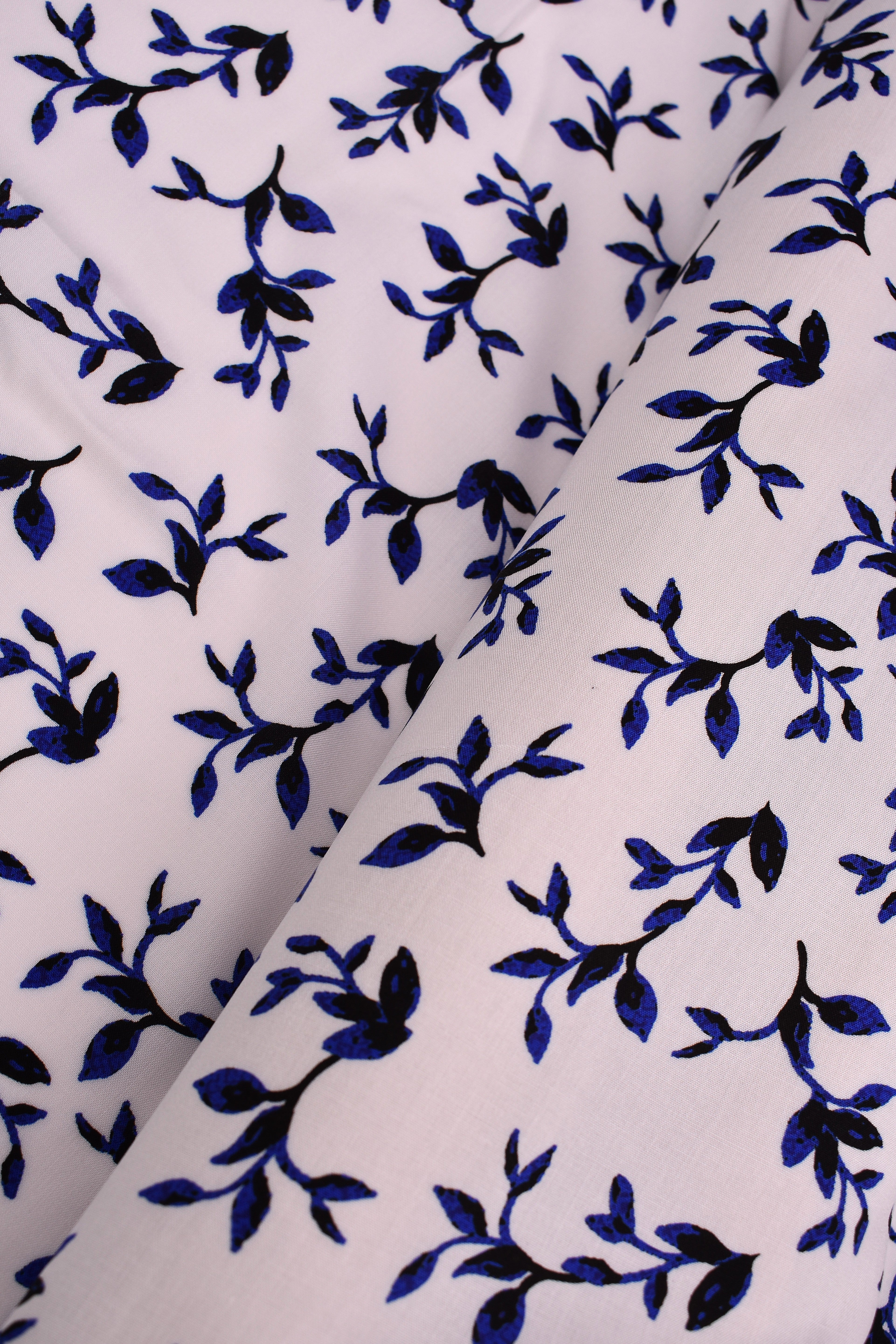 Tela 100% viscosa fantasia foliage