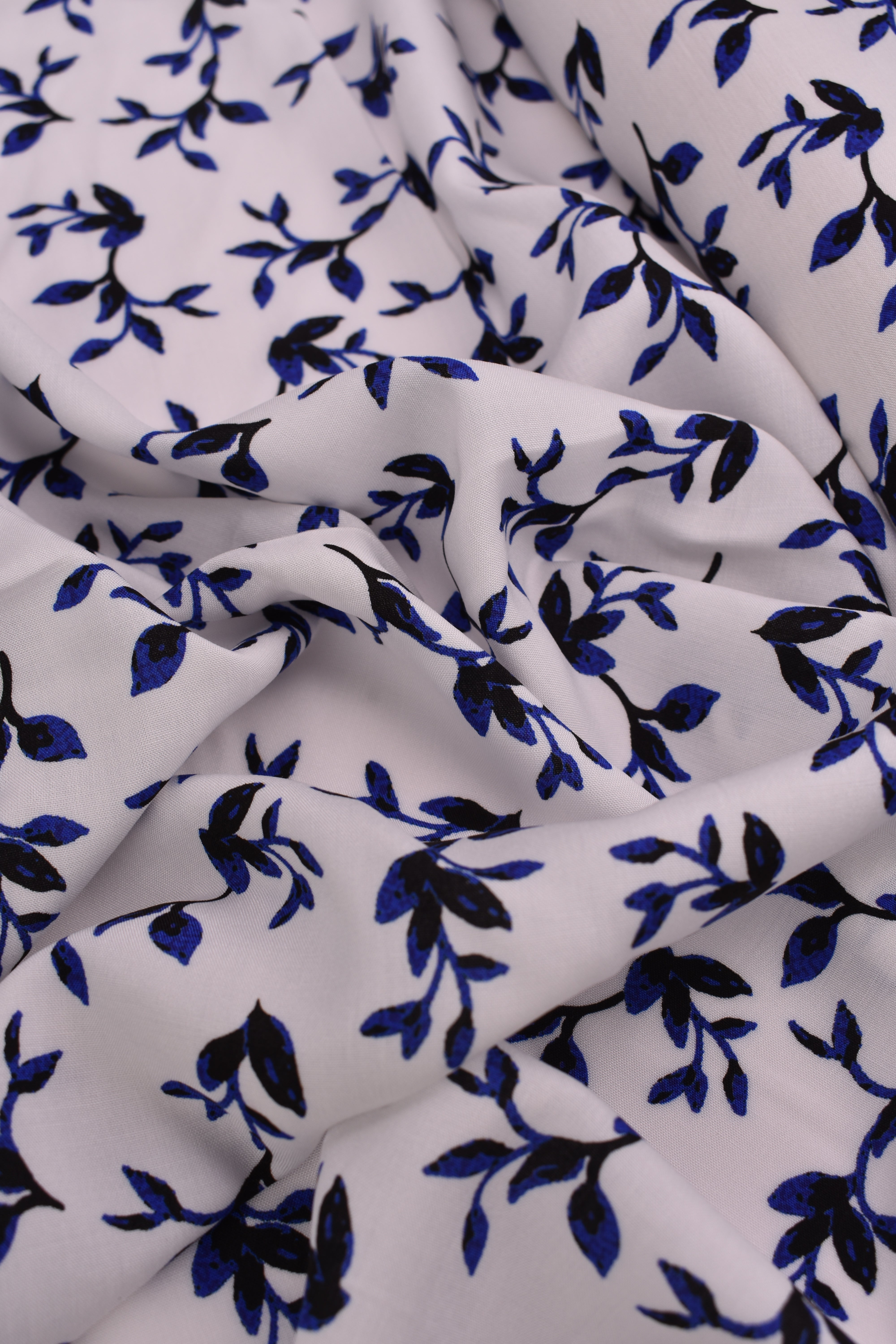 Tela 100% viscosa fantasia foliage