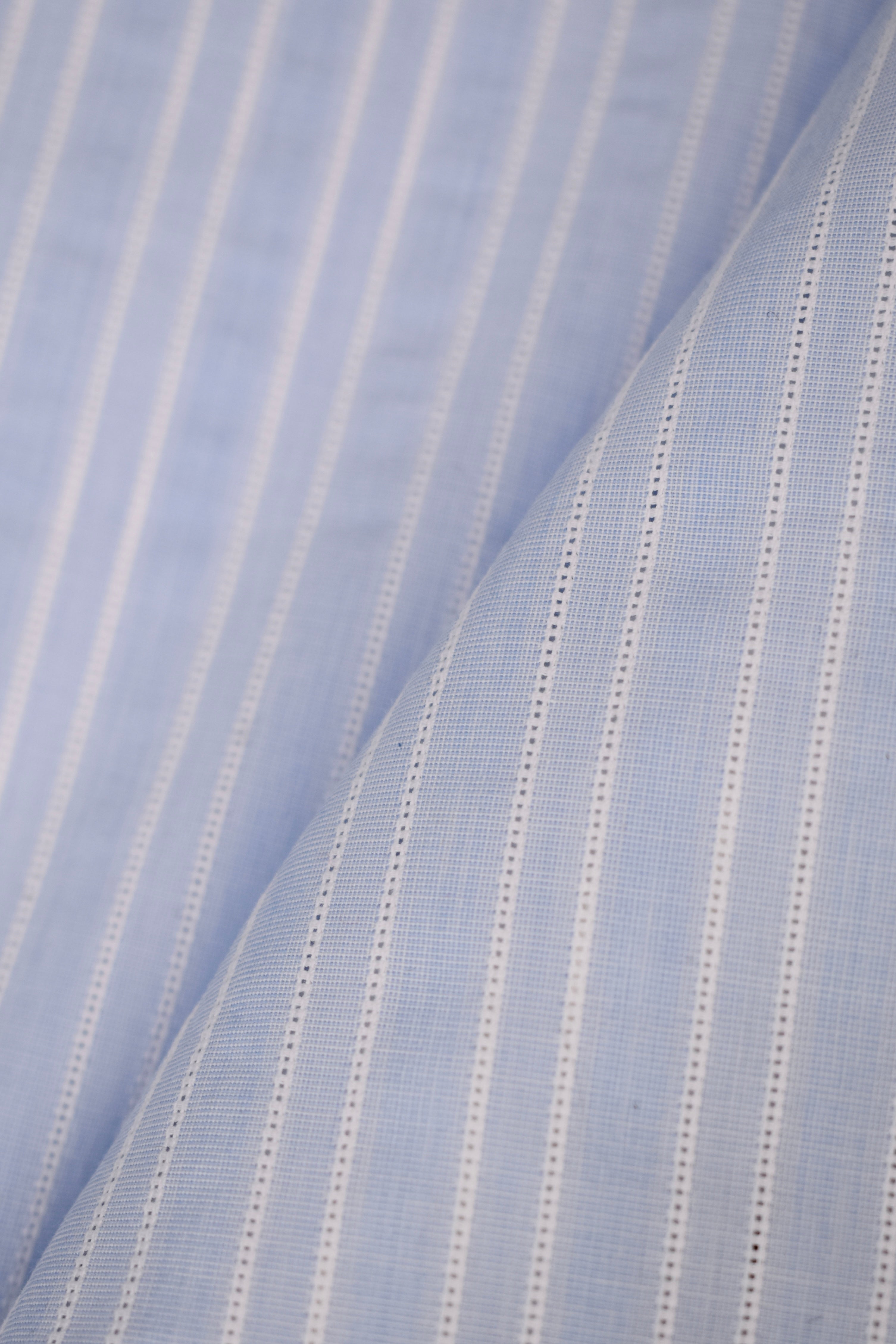 Popeline mit bestickten Streifen aus 100% Baumwolle