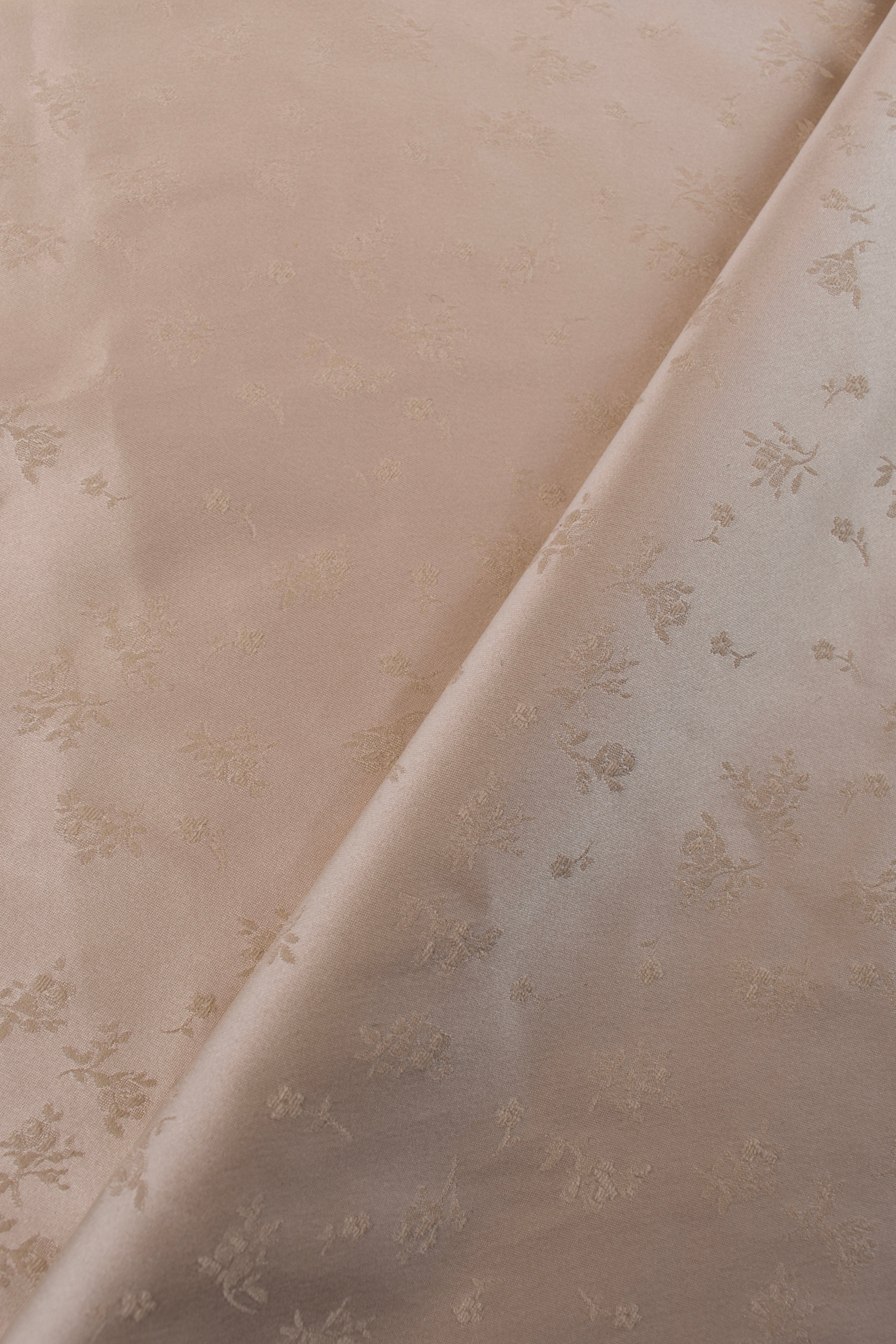 Jacquard elástico con motivo de flores