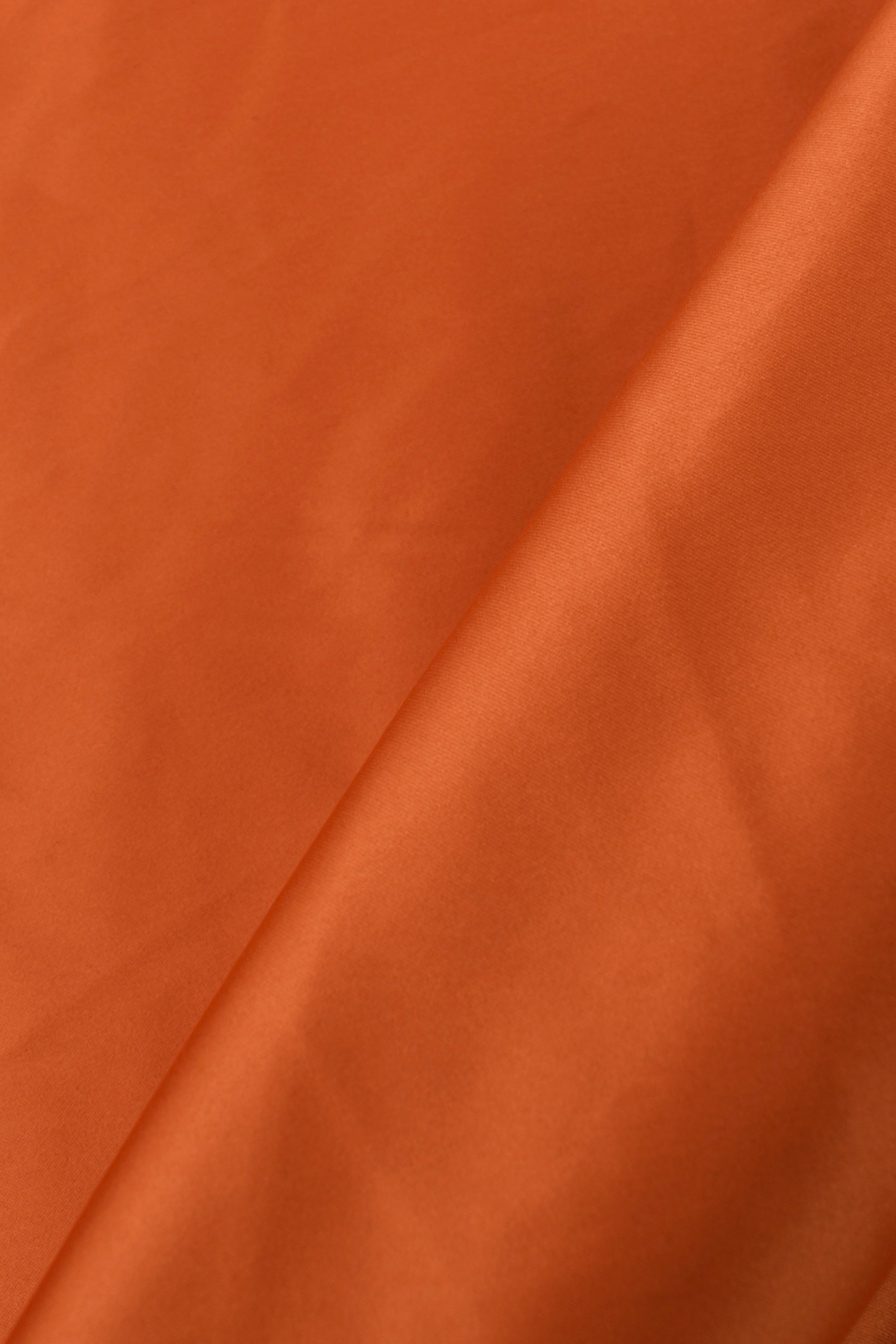 Tuch aus glänzendem bi-elastischem Stoff