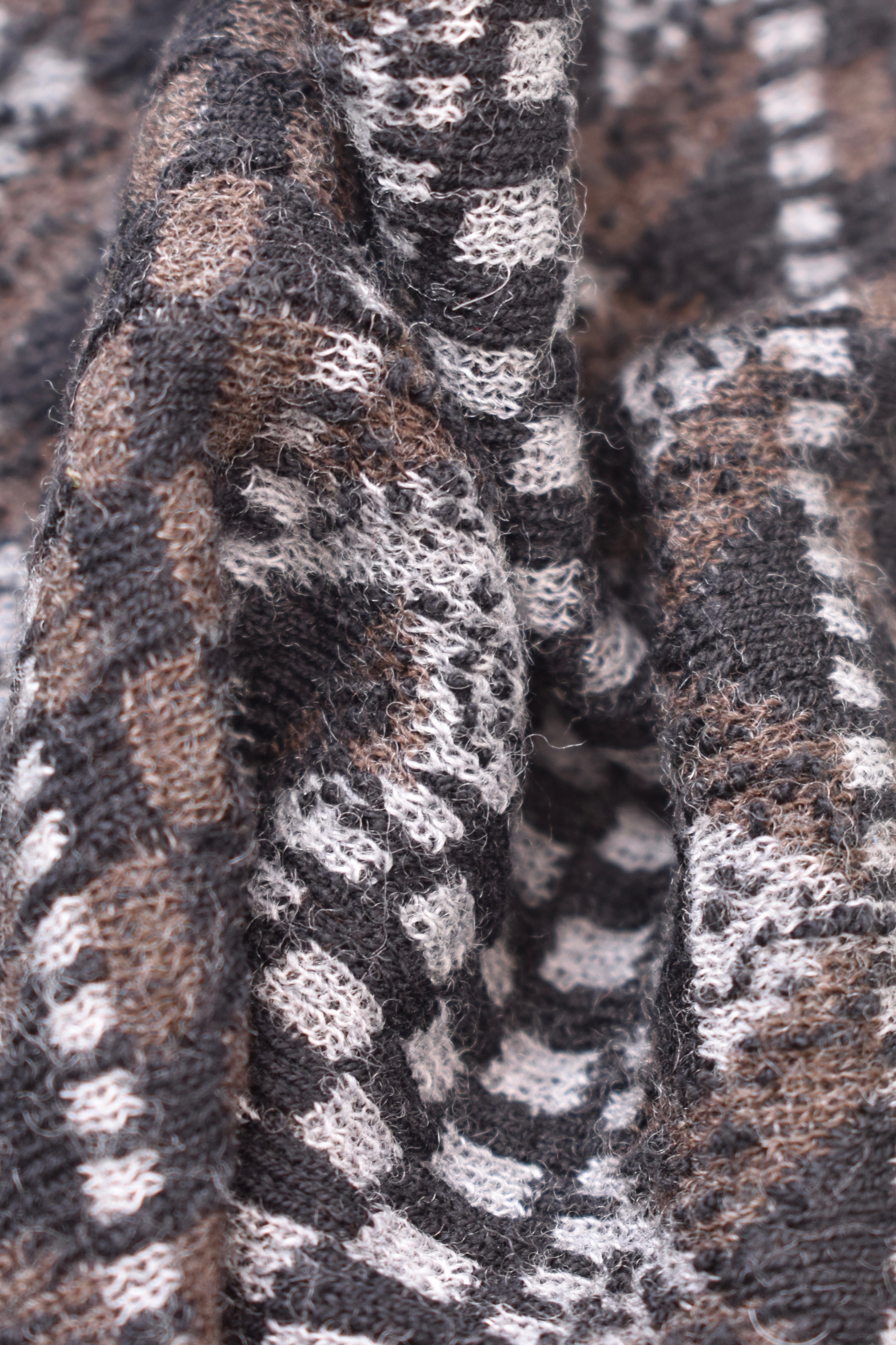 Sweater wool and cotton blend with geometric pattern, yarn-dyed