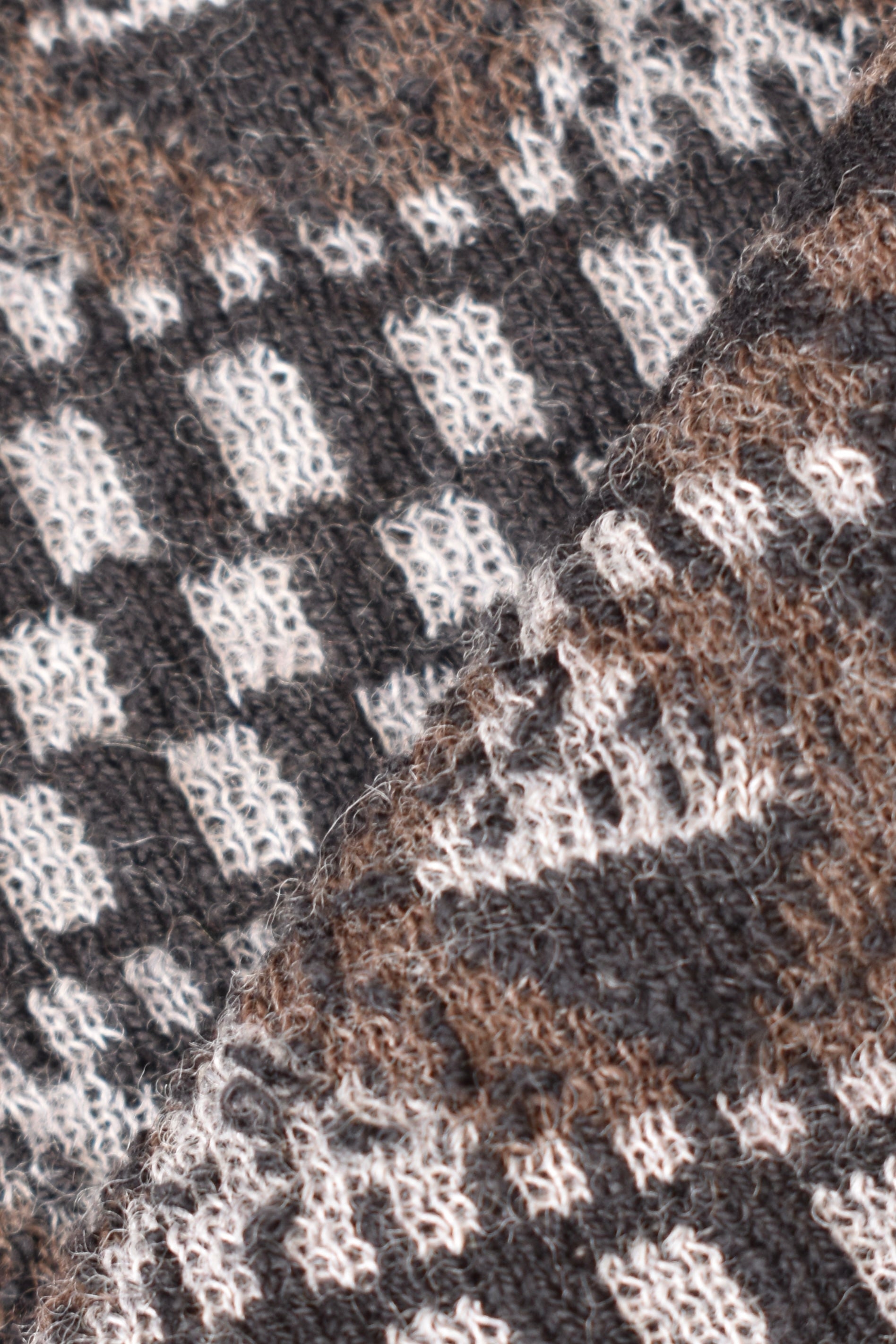 Sweater wool and cotton blend with geometric pattern, yarn-dyed