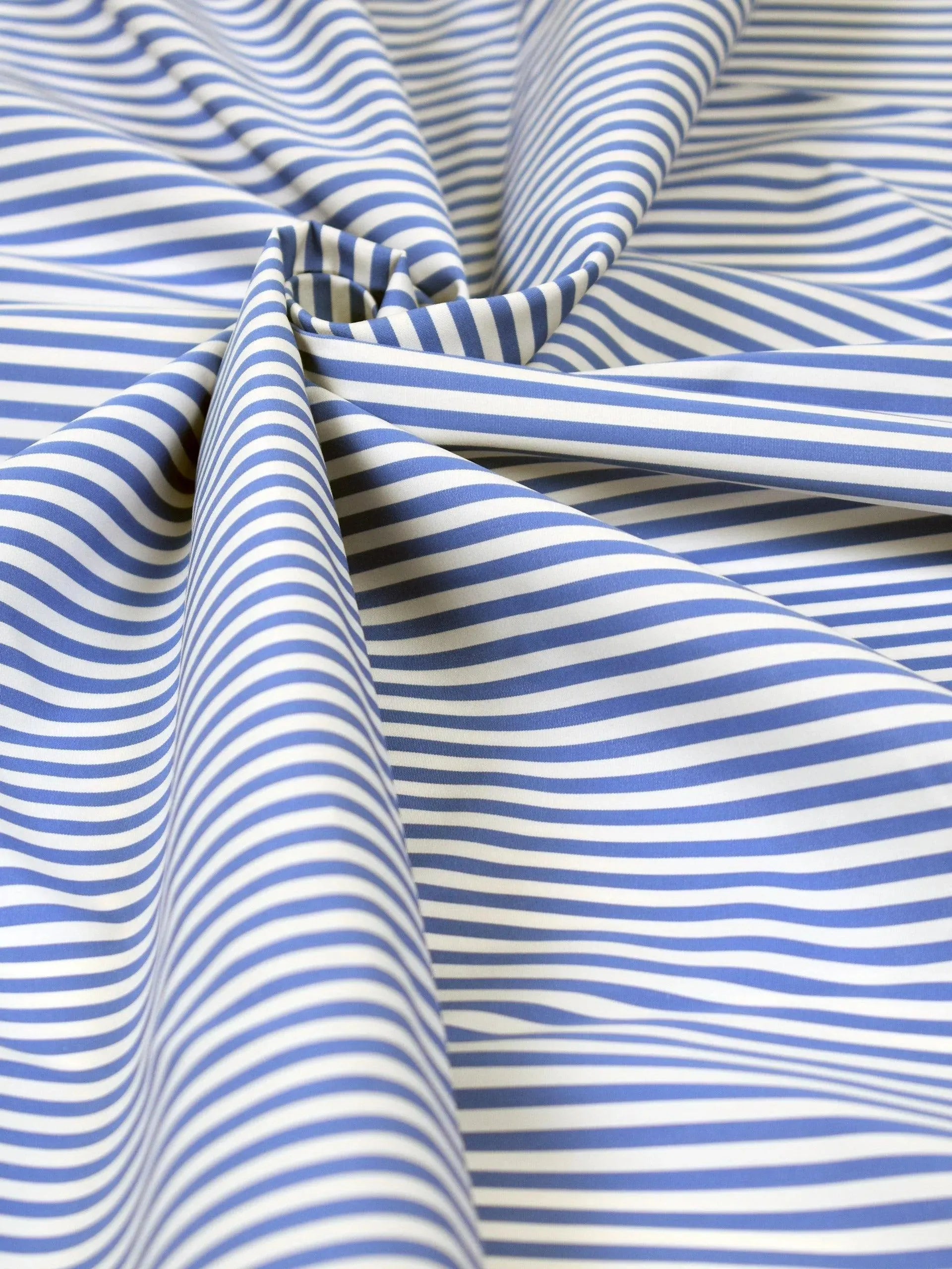 Tessuto Toile De Jouy Blu 100% Cotone Popeline, 1 Metro X 150 Cm, Grammatura 120 G/m²
