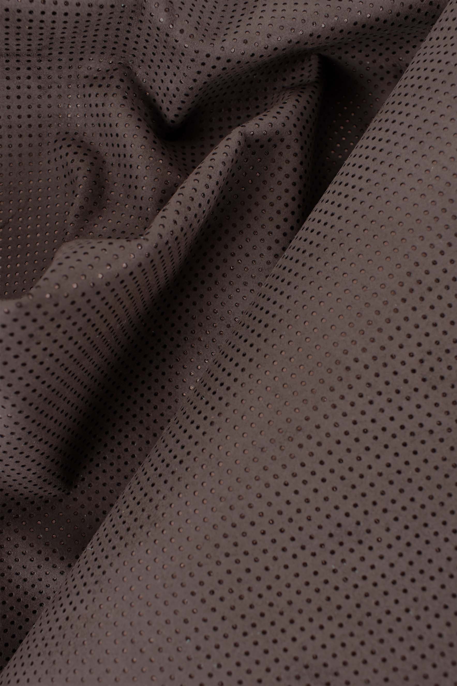 Agnello scamosciato forato e accoppiato effetto pois 1 mm Agnello scamosciato forato e accoppiato effetto pois 1 mm
