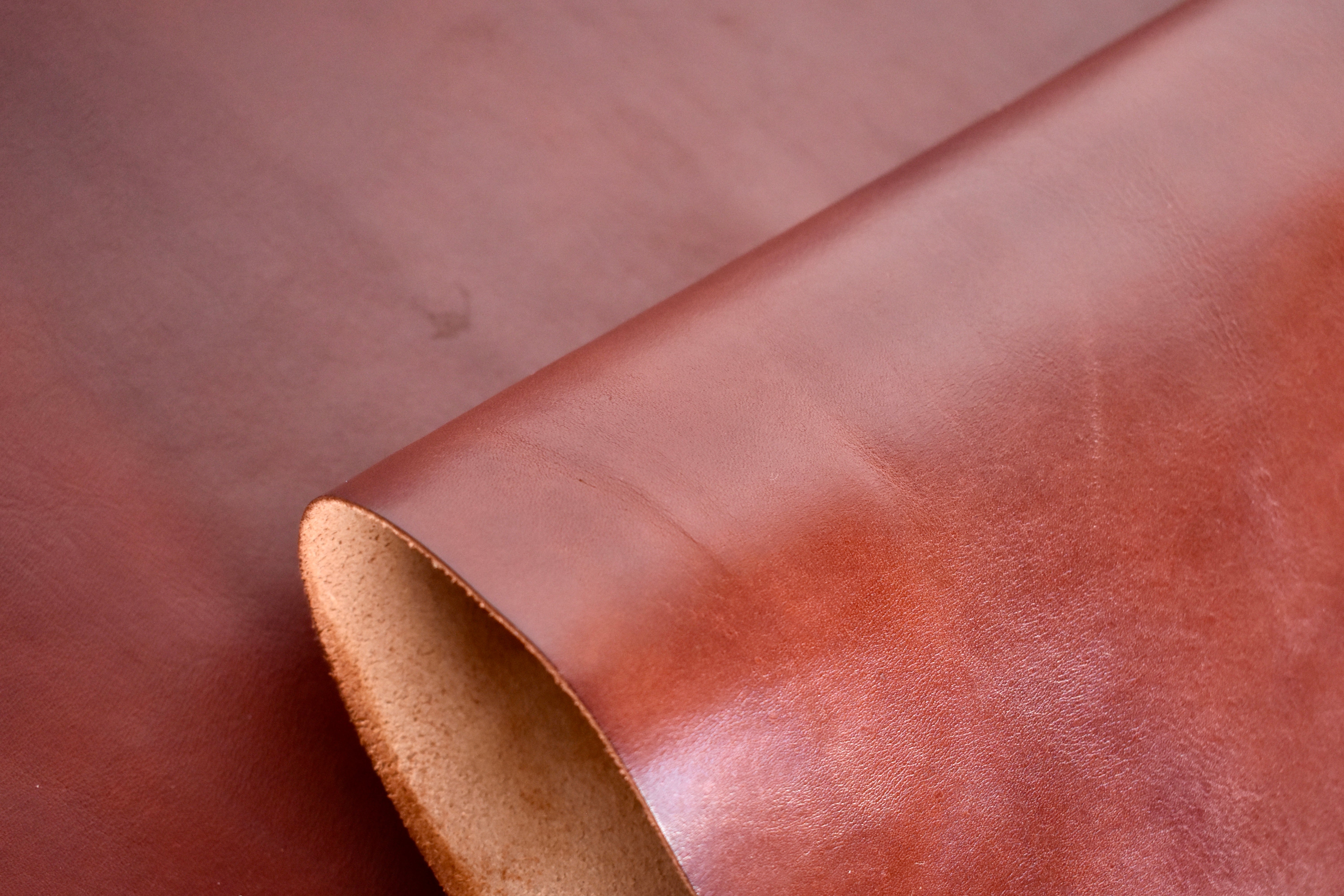 Cuir de veau tannage végétal 1,4/1.5MM Cuir de veau tannage végétal 1,4/1.5MM